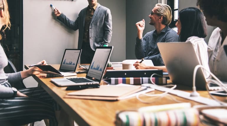 ความแตกต่างระหว่างงานประจำ งานสัญญาจ้าง และงานโปรเจกต์ ที่เด็กจบใหม่ควรเข้าใจก่อนสมัคร